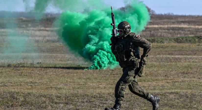 A sorkatonaság bevezetésével mesterséges félelmet generálnak Európában