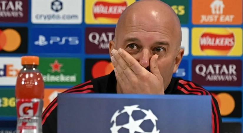 Lebuktatták a Liverpool edzőjét: hívogatta az ellenfél, a PSV kulcsjátékosát
