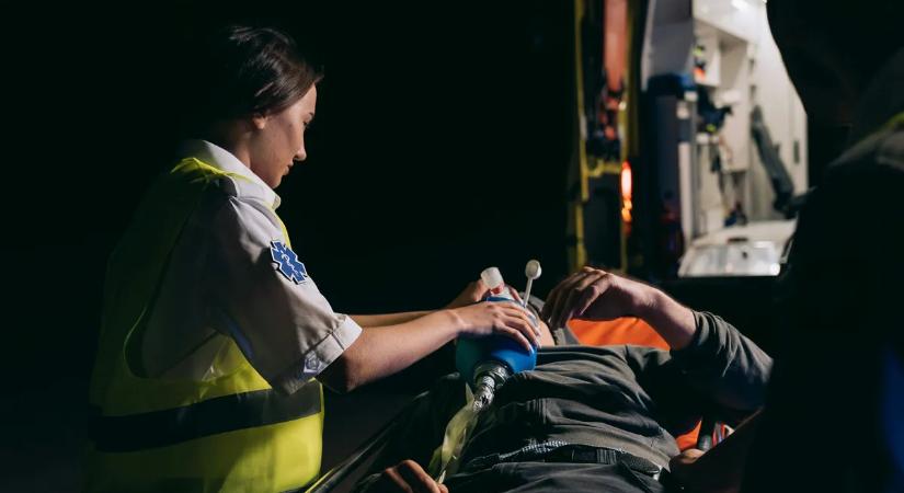 Sokkoló! Hordágyon vitték el az Amerikai pite sztárját - VIDEÓ!