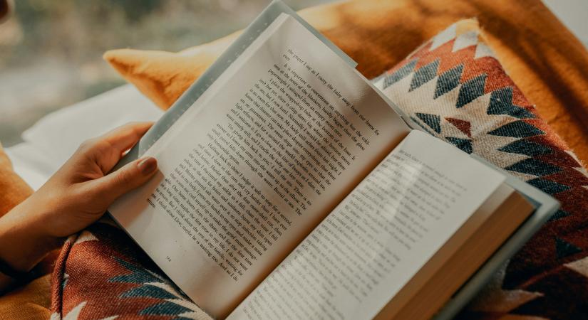 Adventi olvasnivalót keresel? 5 könyv, amely meghozza a várakozás szépségét