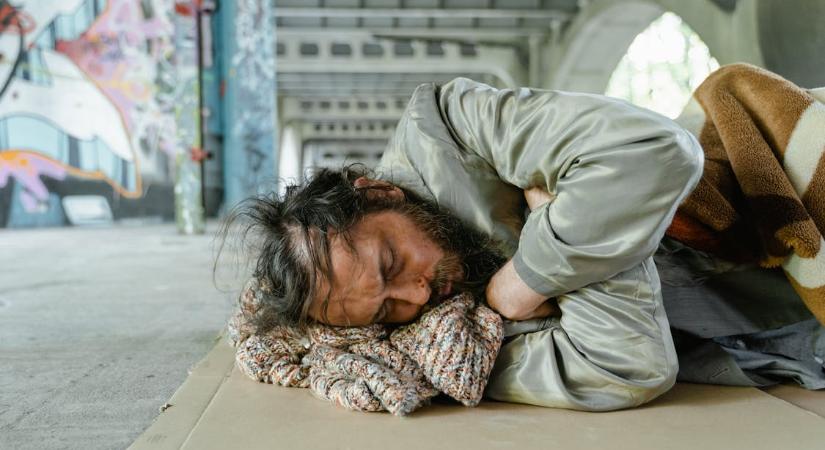 Autóban él négy hajléktalan Debrecenben