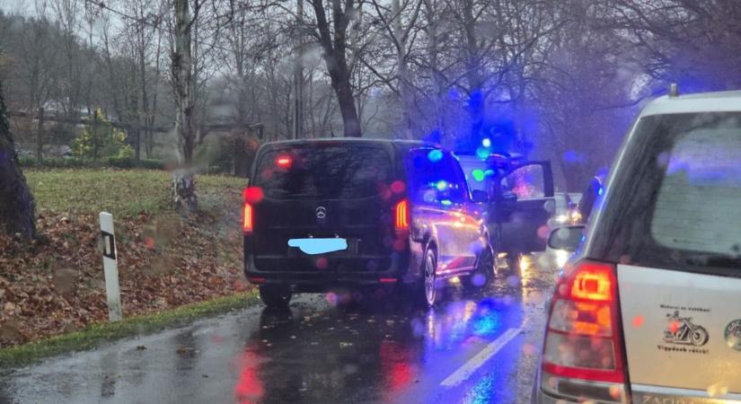 A miniszterelnök keddi zalai látogatását biztosító TEK egyik járműve szenvedett balesetet az Alsóerdőnél