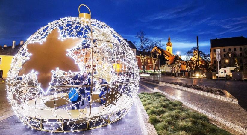 Ekkor gyúlnak fel az ünnepi fények Győrben, mutatjuk az adventi vásár nyitvatartását