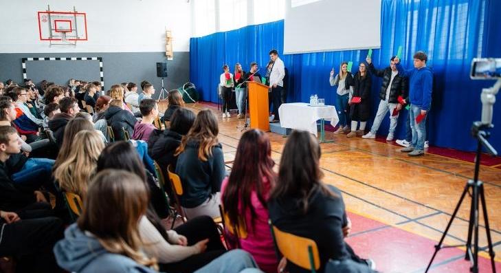 A hatvani lármás országgyűlés története az iskolákban 