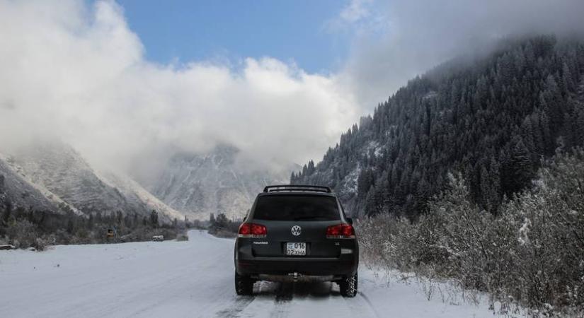 Veszélyes hibát okozhat, ha ezt teszed a kocsiddal a hideg reggeleken