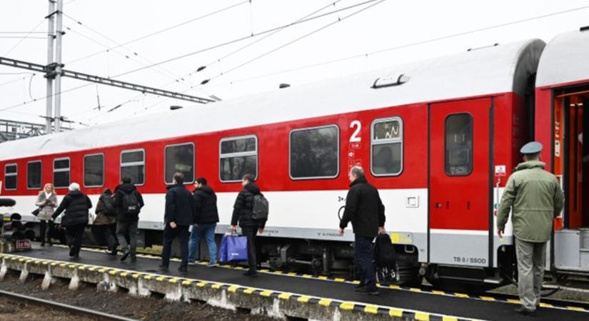 Káosz a vasútnál: leállt a közlekedés, aláásta az esővíz a síneket