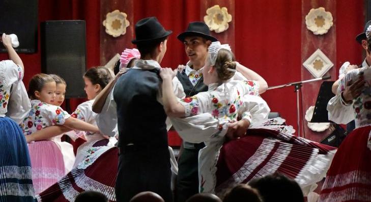 Katalin bál Ecséden 