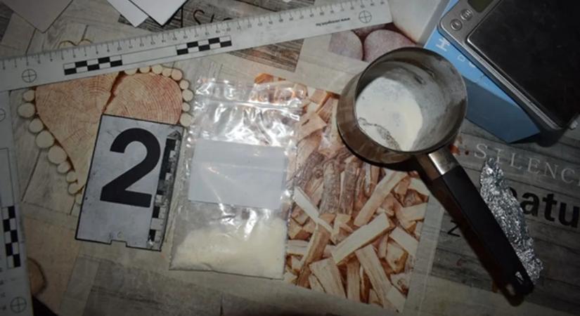 Rászoktatták a drogra gyermekeit: Egy jánoshalmi édesanya életét tették pokollá a dílerek