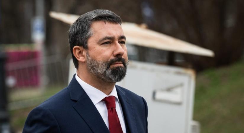 Reagált a kormány a fideszes propagandisták washingtoni útjára