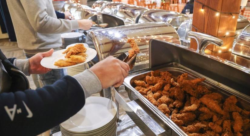 Hét hónapos a várólista ebben a svédasztalos étteremben, de Szegeden is sorban állnak érte