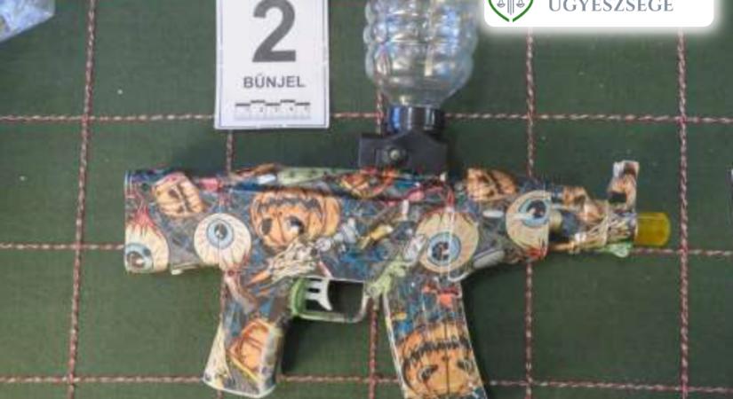 Futóvadnak nézte a biciklis postást