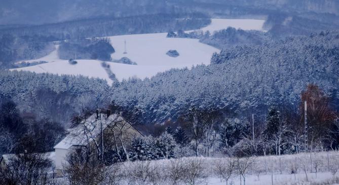 Nagy mennyiségű esőt, a Bakonyba pár centi havat hozott a ciklon