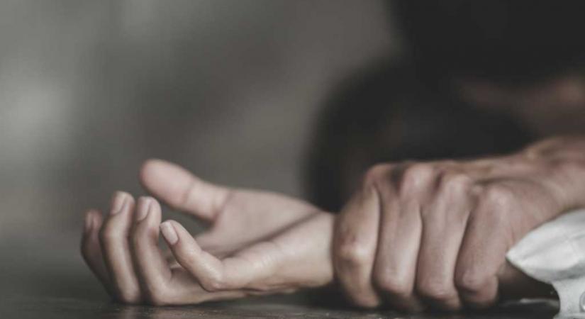 Marokkóiak egy csoportja megerőszakolt egy olasz nőt, a partnerével végignézették az egészet