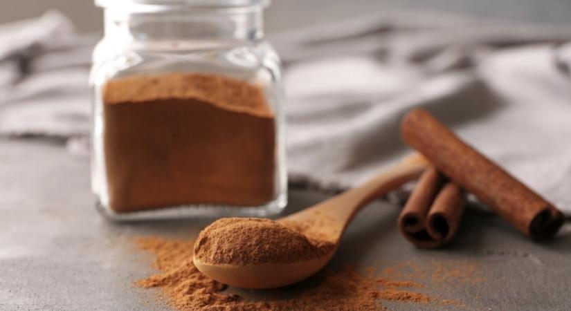 Ezért fogyassz el minden este egy csipet fahéjat lefekvés előtt: elképesztő a hatása