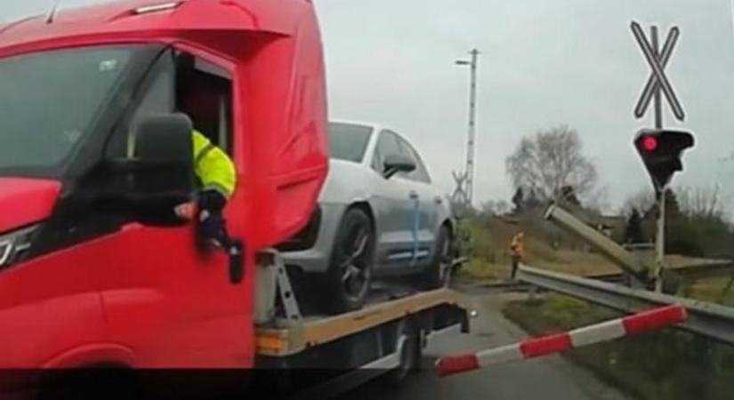 Felfoghatatlan: vasúti sorompó okozott teljesen valószínűtlen balesetet (VIDEÓ)