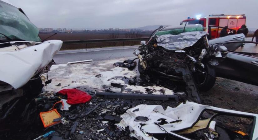 Tragédia Tornalja közelében: frontális ütközésben halt meg egy sofőr