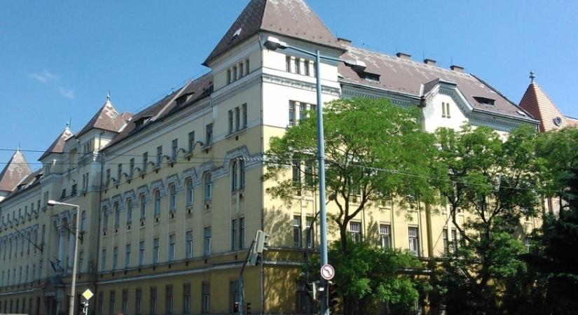 Fehér por és egy fenyegető levél miatt kellett kiüríteni a bíróság épületét – Előkészítő ülést tartott a Debreceni Járásbíróság