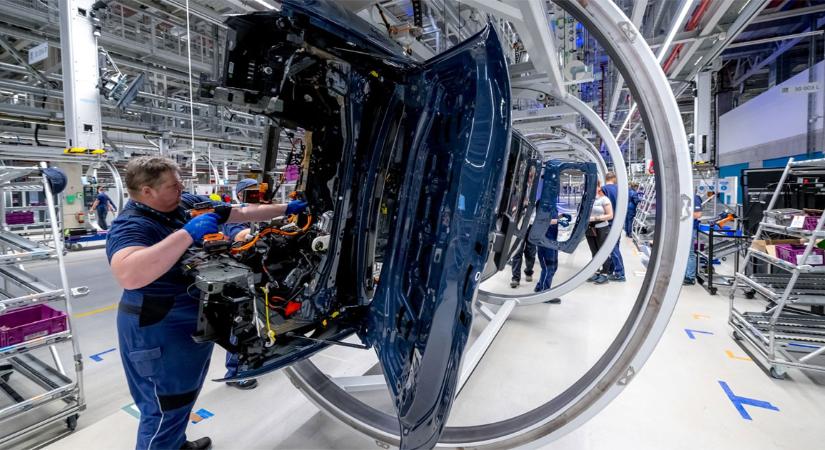 Látványos videó érkezett a BMW-től: így készül Debrecenben az iX3-as