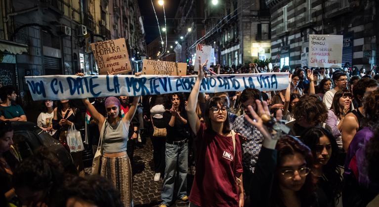 Életfogytig tartó büntetés fog járni a nemi alapon elkövetett gyilkosságokért Olaszországban
