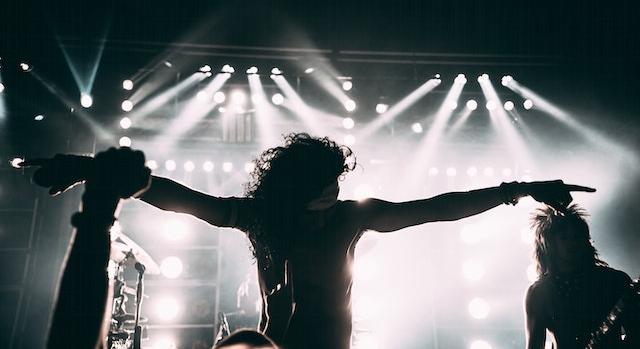 Roger Miret (Agnostic Front): "A zenekarok a merch termékek eladásából élnek"