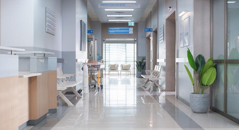 A kórház nem hitte el, hogy vajúdik, ezért hazaküldték – most ismét kórházban van