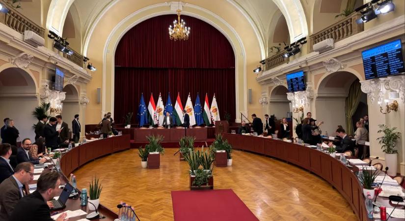 Megpróbálnak helyettest választani Karácsony Gergelynek, a Fidesz nem vesz részt a szavazáson