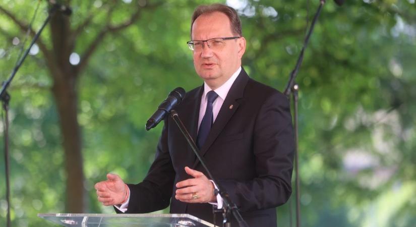 Megszűnik egy pécsi torzó! Negyedmilliárdos kormánytámogatás jön!