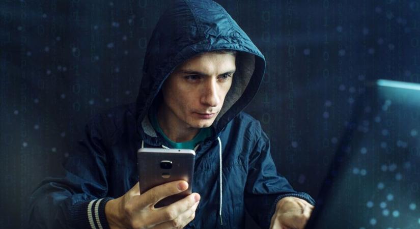 Nőnek adta ki magát, luxus terepjárót ígért – Szépen csorogtak a százezrek a bizniszben