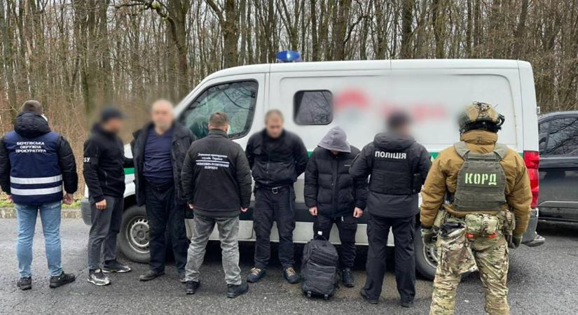 Pénzszállító autóval szállították klienseiket az embercsempészek Jánosinál