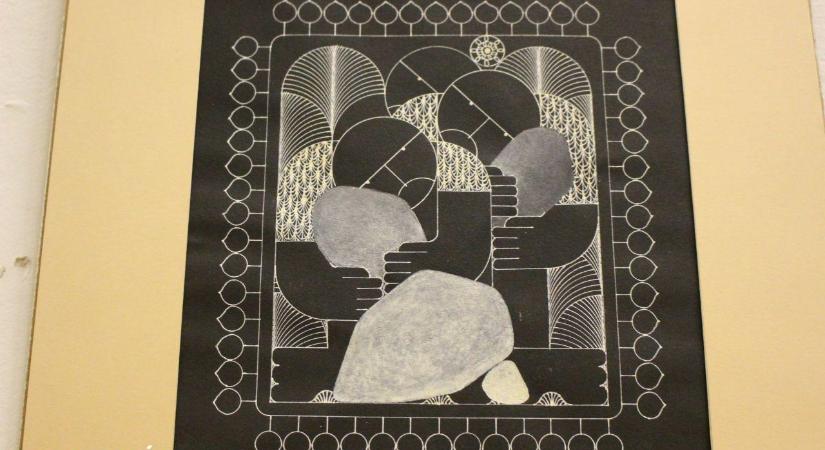 Bal kéz a jobb kéz tükrében – Csótó László emlékkiállítása nyílt Komáromban