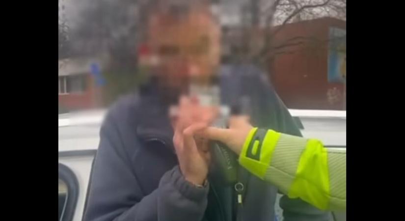 Parkoló kamionnak ütközött, a szondát sem tudta megfújni a mattrészeg sofőr (VIDEÓ)