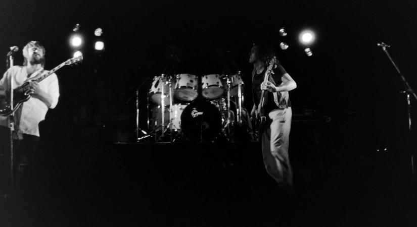 Így is ritkán láttad Pataki Attilát és Tátrai Tibort – ritka fotók kerültek elő egy balatoni koncertről