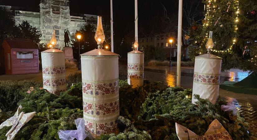 Még hangulatosabb és látványosabb advent vár mindenkit a Kossuth téren