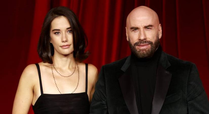 John Travolta 25 éves lánya melltartó nélkül pózolt a címlapon: Elláról dögös felvétel készült
