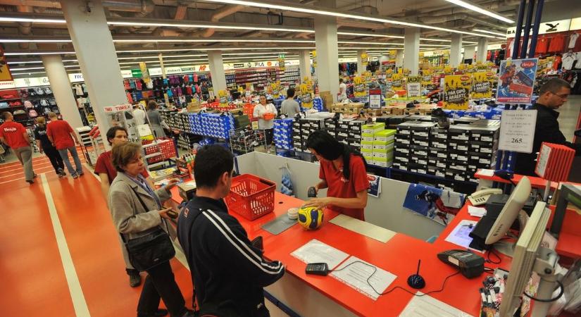 A Hervis kiszáll: ezért adja el magyarországi boltjait