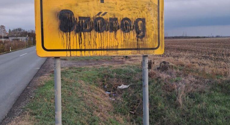 Megint lefestettek egy magyar helységnévtáblát Vajdaságban