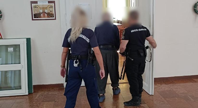 A vádlott „javára vallott” a baltával megsebzett sértett felesége a törökszentmiklósi ügyben