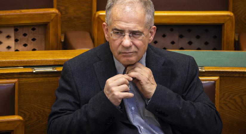 Velünk élő történelem: Kósa Lajos nem indul egyéni jelöltként Debrecenben