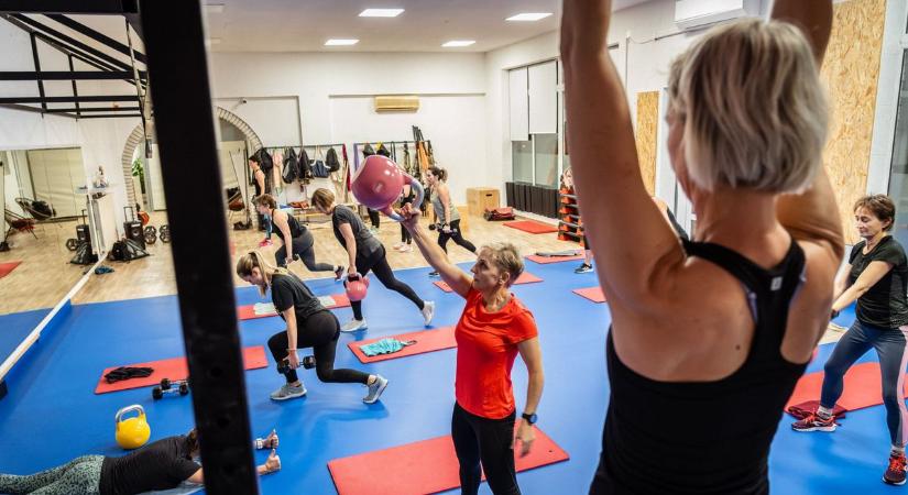 Autószalonból fitneszparadicsom: 8 edzővel és ingyenes spinninggel robbant Nagykanizsa új terme (galéria, videó)