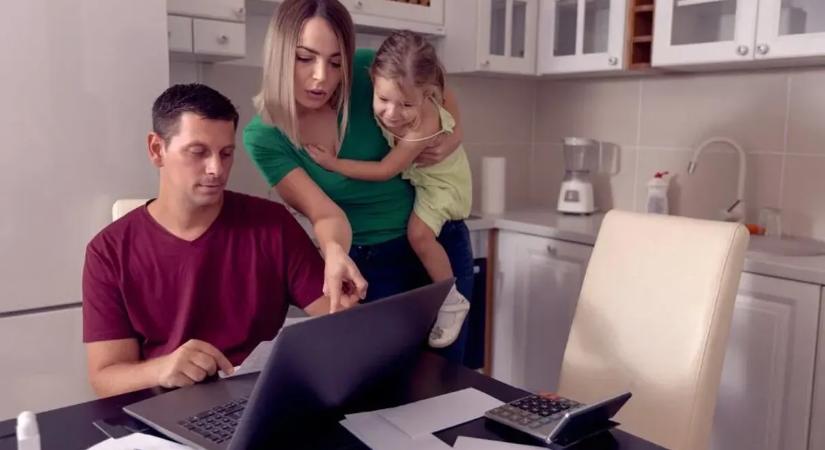 A gyerekekre is lesújtana a Tisza Párt megszorítása