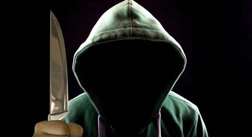 Megfojtotta áldozatát, majd visszament gyújtogatni – életfogytiglanra számíthat