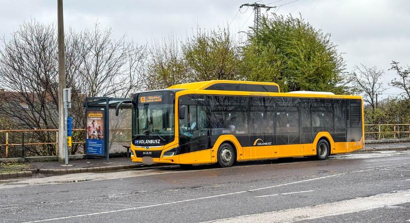 Mentőakció zajlott egy szolnoki buszon, egy fiatal lányért fogtak össze az utasok – videóval, galériával