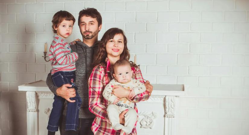 Megsarcolja a családokat Magyar Péter: harmadával csökkentené a Tisza Párt a családi adókedvezmény mértékét