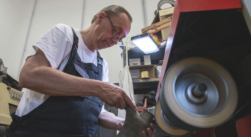 Mindenki kap a nyereségből? Új kötelező juttatás jöhet a munkahelyeken egy parlamenti terv szerint