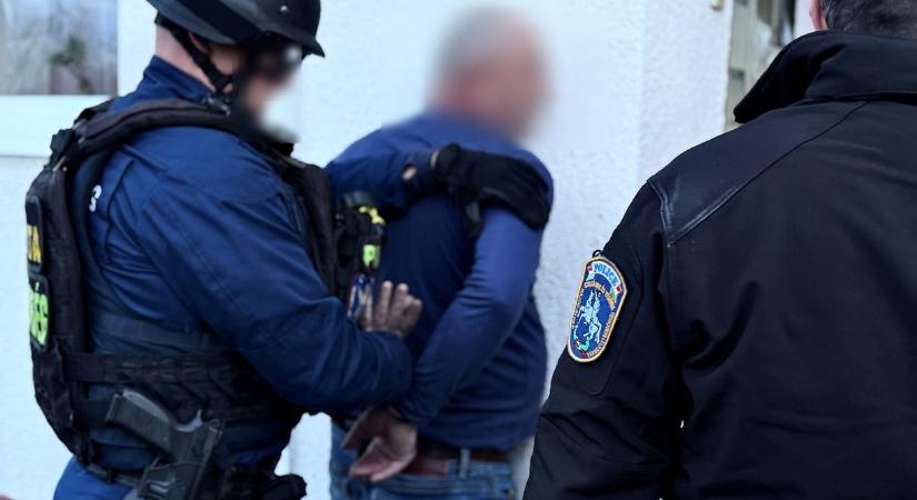 Fejszével verte agyon idős ismerősét egy fűkaszáért és egy láncfűrészért