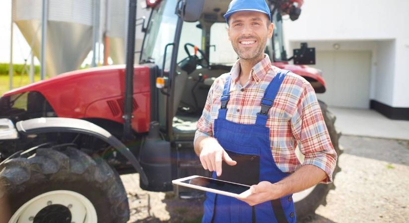 Kompakt, bikaerős motorral jelentkezett a Bosch, örülhetnek a traktorgyártók