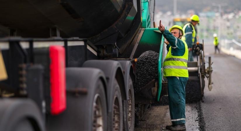 Új településkapu épül Pásztó határában