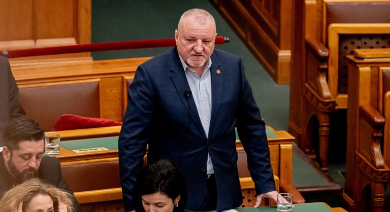 Az MSZP nem állít jelöltet Magyar Péter és három független képviselő körzetében
