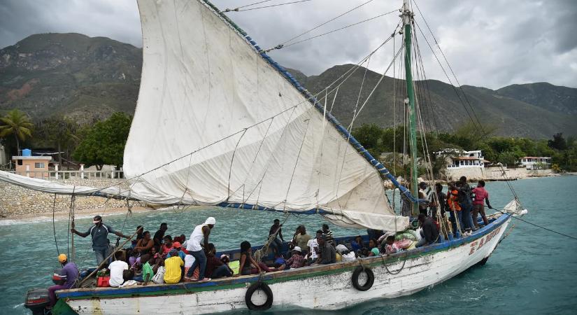 Két amerikai hajléktalanokból álló „hadsereget” akart létrehozni, hogy elfoglaljanak egy szigetet, megöljék a férfiakat, a nőket és a gyerekeket pedig rabszolgává tegyék