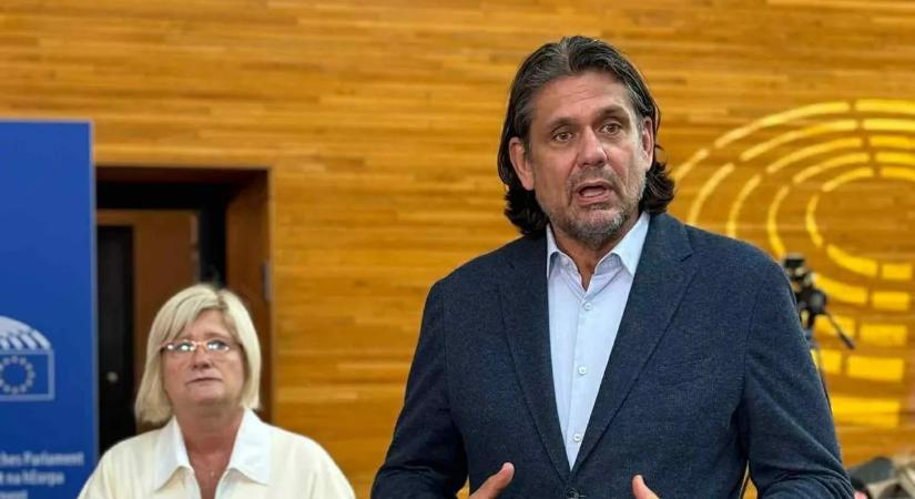 Deutsch Tamás szerint Brüsszel „arany WC-n húzza le” az európaiak pénzét